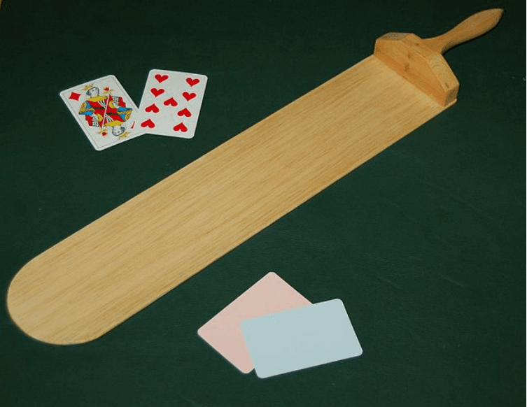 Baccarat paddle with two pairs of cards either side